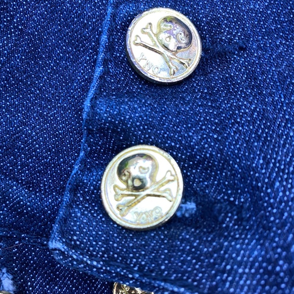 High waisted dark wash shorts with skull buttons - Picture 2 of 3